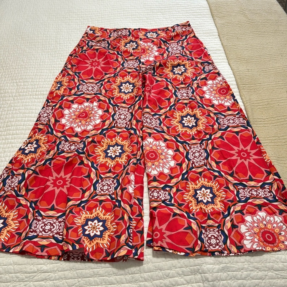 NWOT floral wide legged pant